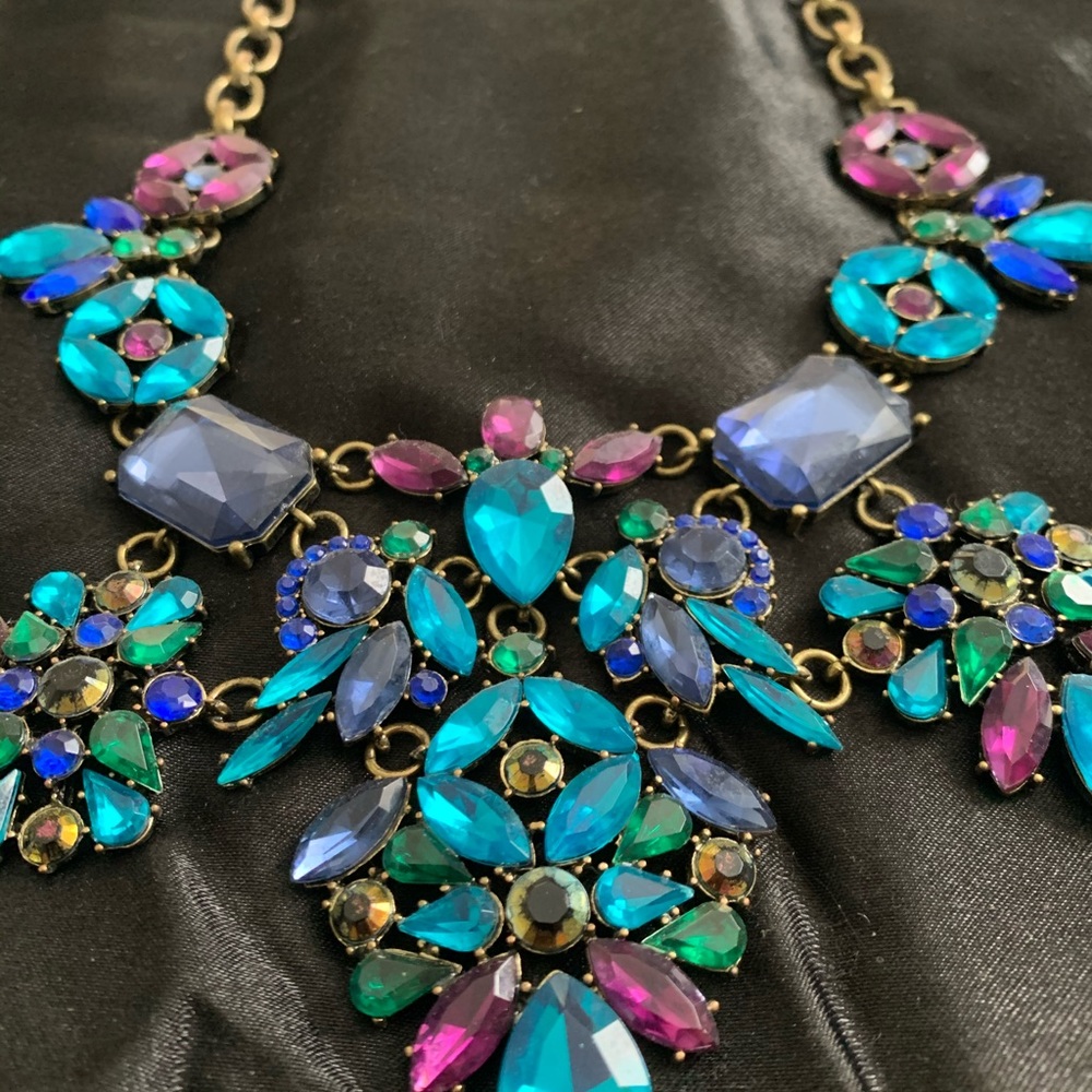 🚨Beautiful statement necklace